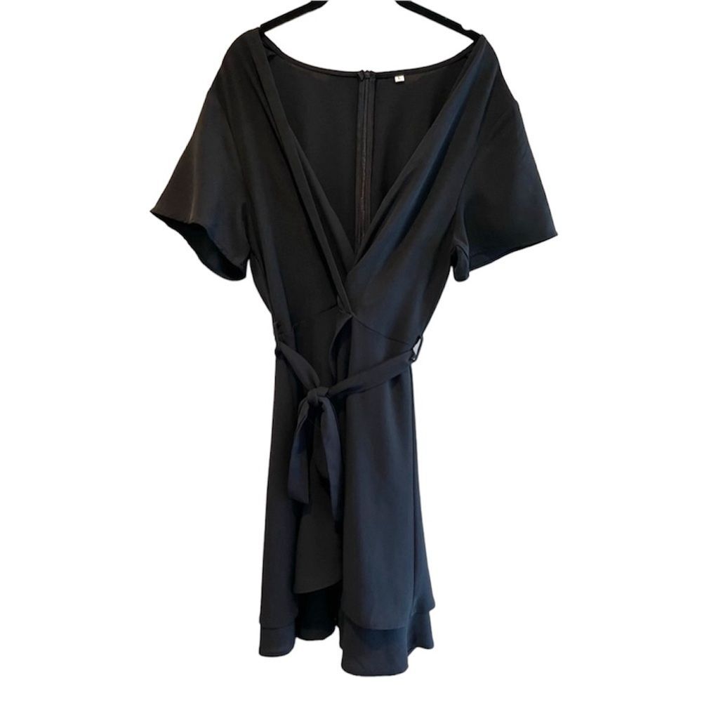 Short‎ Sleeve Midi Dress V-Neck & Scalloped Bottom Hem Black Size Large